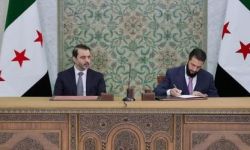 الشرع يوقع الإعلان الدستوري